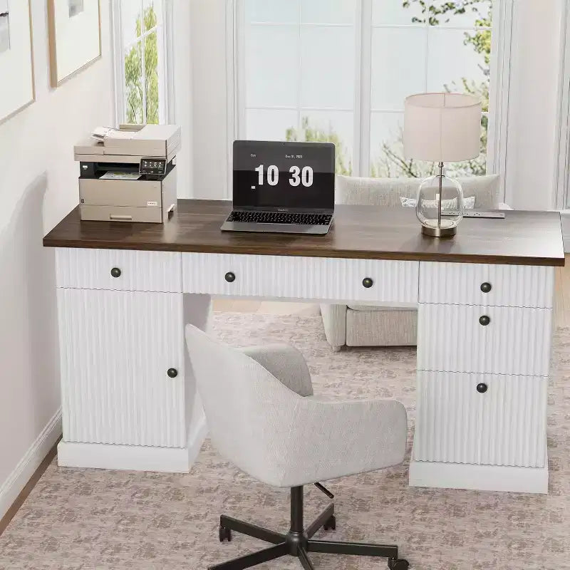 Bureau de télétravail de 60 po, bureau de direction cannelé avec tiroirs-classeurs, bureau d'ordinateur en bois avec station de recharge pour salle d'étude