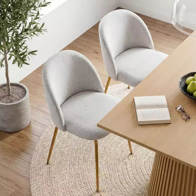 Chaise d'appoint rembourrée blanche de 76 cm de haut