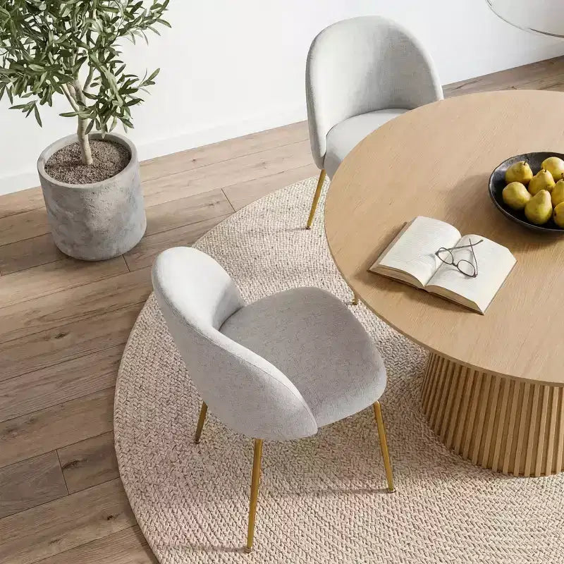 Chaise d'appoint rembourrée blanche de 76 cm de haut
